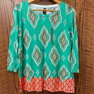 Joseph a. Green and red paisley floral‎ scoop neck keyhole tunic sweater